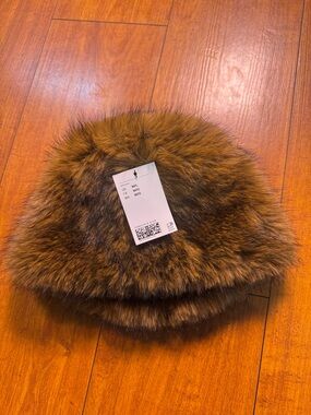 NWT HM Faux Fur Hat in Rich Brown
